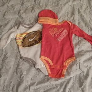 Nike Long Sleeve Onesies 0-6m